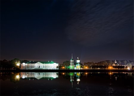 simsearch:400-04275134,k - Estate Kuskovo at night. View from lake. Moscow, Russia Stockbilder - Microstock & Abonnement, Bildnummer: 400-04756906