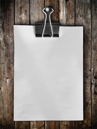staple - Black clip and White blank note paper hang on wood panel Photographie de stock - Aubaine LD & Abonnement, Code: 400-04757252