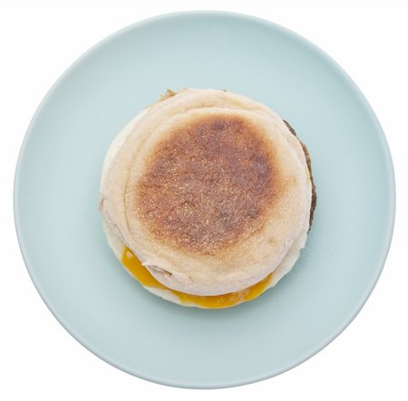 english breakfast - Sausage Egg and Cheese Breakfast Sandwich on a Blue Plate.  Isolated on White with a Clipping Path. Foto de stock - Super Valor sin royalties y Suscripción, Código: 400-04757591