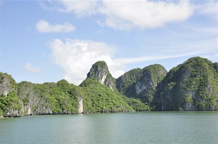 Sea, sky and an island mountains viewed from Halong Bay, Vietnam Foto de stock - Super Valor sin royalties y Suscripción, Código: 400-04757690