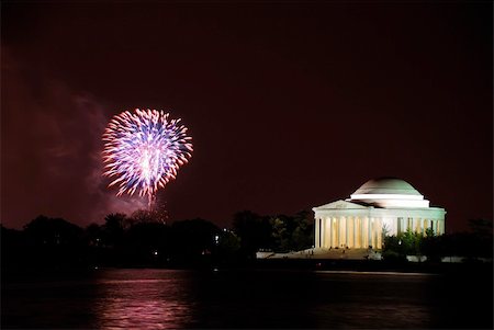 simsearch:400-04758289,k - Thomas Jefferson Memorial illuminated with light and fireworks. Washington DC. Fotografie stock - Microstock e Abbonamento, Codice: 400-04758278