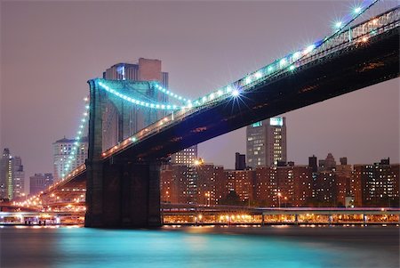 simsearch:400-04993958,k - New York City Manhattan with Brooklyn bridge at night. Photographie de stock - Aubaine LD & Abonnement, Code: 400-04758287