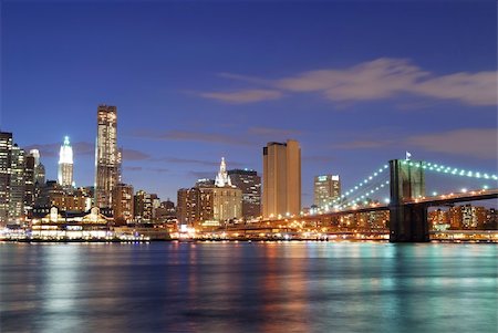 simsearch:400-04461066,k - New York City Manhattan skyline and Brooklyn Bridge at dusk over Hudson River with skyscrapers Photographie de stock - Aubaine LD & Abonnement, Code: 400-04758319