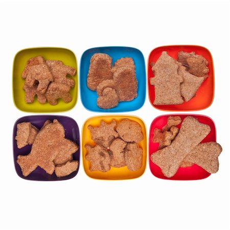 simsearch:400-04759344,k - Cookies or pet treats in various shapes displayed in vibrant bowls over white.  File includes a clipping path. Foto de stock - Super Valor sin royalties y Suscripción, Código: 400-04758333