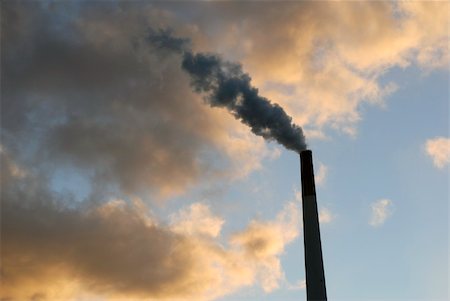 smoke factory waste - Smoke from a chimney high up in Danish air close to Esbjerg. Foto de stock - Super Valor sin royalties y Suscripción, Código: 400-04758860