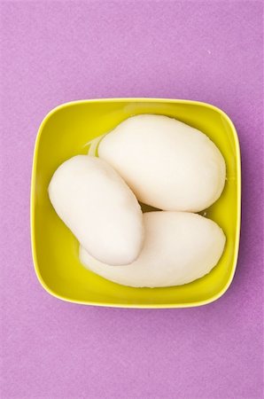 simsearch:400-04267736,k - Bowl of Canned Potatoes on a Vibrant Purple Background. Fotografie stock - Microstock e Abbonamento, Codice: 400-04759075