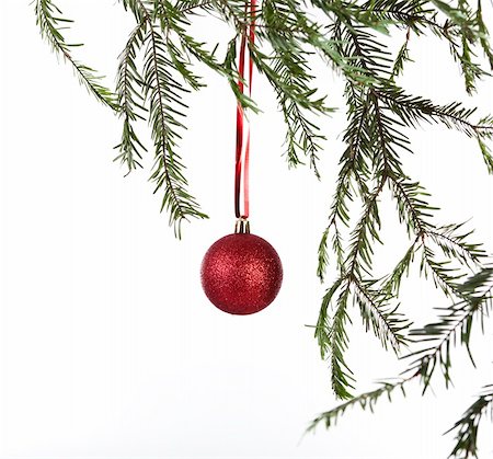 simsearch:400-04073863,k - Red Christmas balls hanging from Tree Photographie de stock - Aubaine LD & Abonnement, Code: 400-04759537