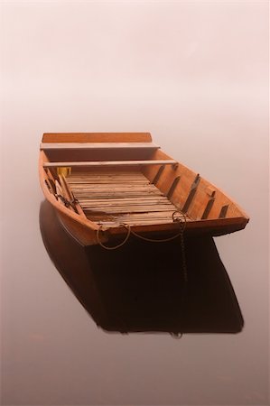 staken - Punt on the river in the mist Stockbilder - Microstock & Abonnement, Bildnummer: 400-04750007