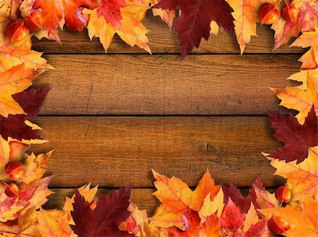 pumpkin leaf pattern - Autumn leaves frame with wood background Photographie de stock - Aubaine LD & Abonnement, Code: 400-04750676