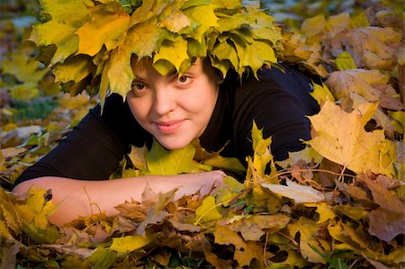 diadème - Portrait of beautiful girl in wreath of leaves Stock Photo - Budget Royalty-Free & Subscription, Code: 400-04750934