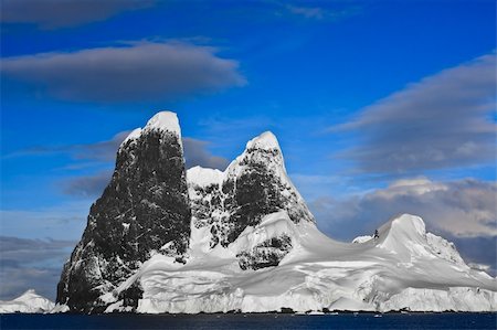 simsearch:400-04900502,k - Beautiful snow-capped mountains against the blue sky Stockbilder - Microstock & Abonnement, Bildnummer: 400-04750936