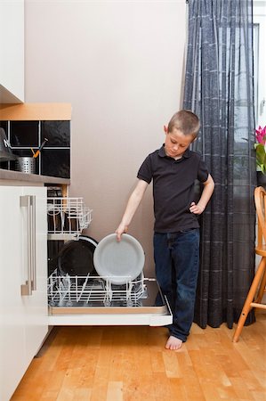 Young Boy by the Dishwasher with a plate Stock Photo - Budget Royalty-Free & Subscription, Code: 400-04751311