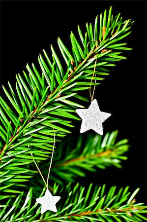 Fir branch with hanging Christmas decorations on a black background. Photographie de stock - Aubaine LD & Abonnement, Code: 400-04752665