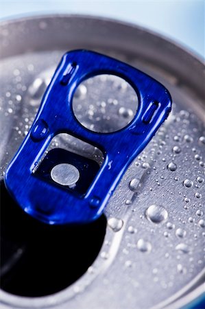 simsearch:400-05249077,k - Aluminum beverage can Stock Photo - Budget Royalty-Free & Subscription, Code: 400-04752864