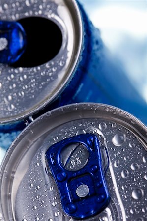 simsearch:400-06359503,k - Aluminum beverage can Photographie de stock - Aubaine LD & Abonnement, Code: 400-04753047