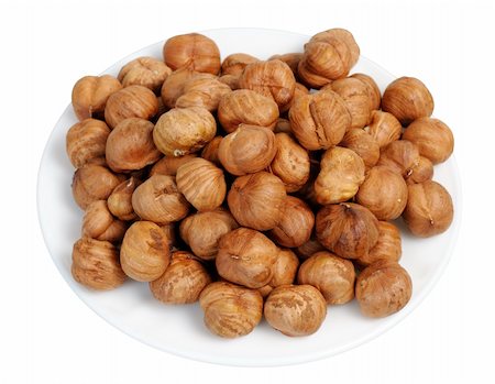 simsearch:400-05189183,k - Hazelnuts on a white plate on a white background, isolated. Foto de stock - Super Valor sin royalties y Suscripción, Código: 400-04753130