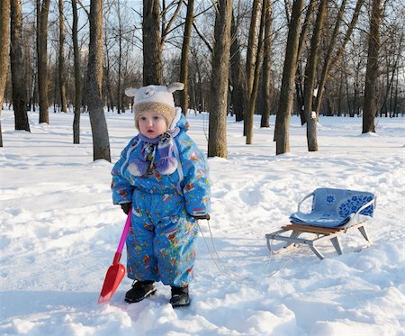 simsearch:400-05909257,k - Winter games children - girl with a sledge in the park Photographie de stock - Aubaine LD & Abonnement, Code: 400-04753145