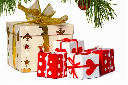 simsearch:400-06421347,k - Boxes with gifts under a christmas fur-tree Stockbilder - Microstock & Abonnement, Bildnummer: 400-04753495