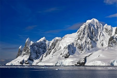 simsearch:400-04299207,k - Beautiful snow-capped mountains against the blue sky in Antarctica Stock Photo - Budget Royalty-Free & Subscription, Code: 400-04764547
