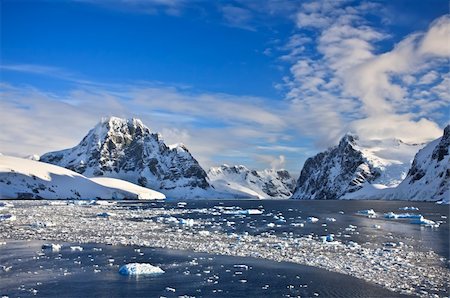 simsearch:700-03849510,k - Beautiful snow-capped mountains against the blue sky in Antarctica Stockbilder - Microstock & Abonnement, Bildnummer: 400-04764550