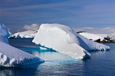 simsearch:400-04299207,k - Huge iceberg in Antarctica, blue sky, azure water, sunny day Stock Photo - Budget Royalty-Free & Subscription, Code: 400-04764552