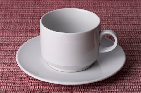 simsearch:628-02615924,k - Little white coffee cup on a white saucer over checked table-cloth background Foto de stock - Royalty-Free Super Valor e Assinatura, Número: 400-04764940