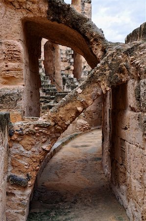 saltywind (artist) - Pass around the arena of ancient Roman Coliseum in El Jem, Tunisia Photographie de stock - Aubaine LD & Abonnement, Code: 400-04765094