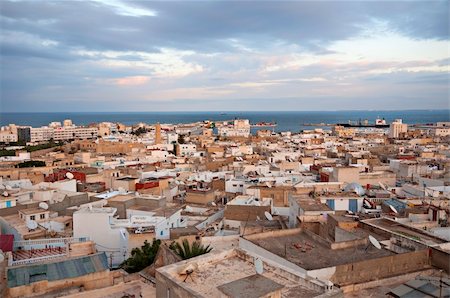 sousse - The top view of the Medina of Sousse, Tunisia with sea views Foto de stock - Super Valor sin royalties y Suscripción, Código: 400-04765095