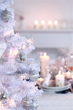 Place setting for Christmas in white with white Christmas tree Stock Photo - Budget Royalty-Free & Subscription, Code: 400-04765587