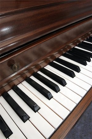 simsearch:400-08163199,k - Closeup diagonal of a wooden upright piano Stock Photo - Budget Royalty-Free & Subscription, Code: 400-04766166