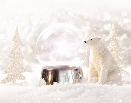 simsearch:400-05674130,k - Snow globe in  winter scene Photographie de stock - Aubaine LD & Abonnement, Code: 400-04766462