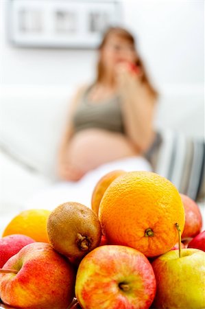 simsearch:400-05911635,k - Fruit platter on table and pregnant woman sitting on sofa at home in background Foto de stock - Super Valor sin royalties y Suscripción, Código: 400-04766944