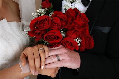 simsearch:400-03932395,k - Bridal couple holding hands on their wedding day Fotografie stock - Microstock e Abbonamento, Codice: 400-04767070