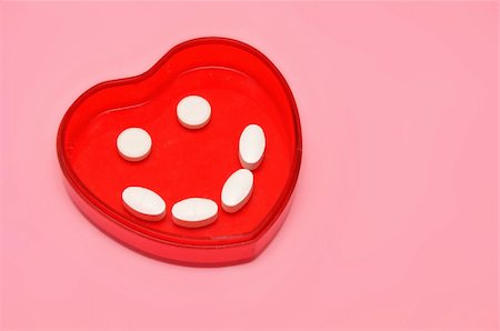 simsearch:400-08752895,k - plastic heart holding some pills over pink Stock Photo - Budget Royalty-Free & Subscription, Code: 400-04767486