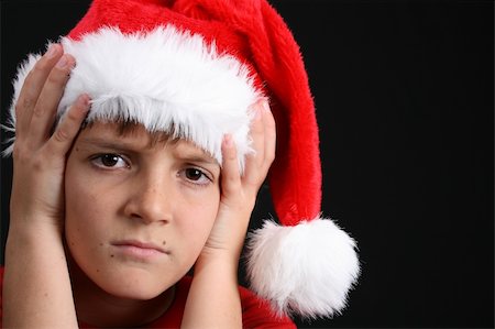 Young boy wearing a red shirt and christmas hat Photographie de stock - Aubaine LD & Abonnement, Code: 400-04767614