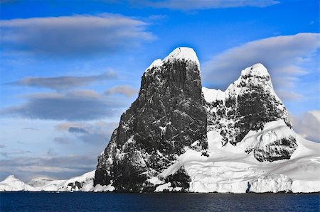 simsearch:700-03849510,k - Schneebedeckte Berge gegen den blauen Himmel in der Antarktis Stockbilder - Microstock & Abonnement, Bildnummer: 400-04767624