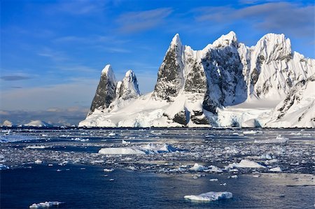 simsearch:400-04299207,k - Beautiful snow-capped mountains against the blue sky in Antarctica Stock Photo - Budget Royalty-Free & Subscription, Code: 400-04767622