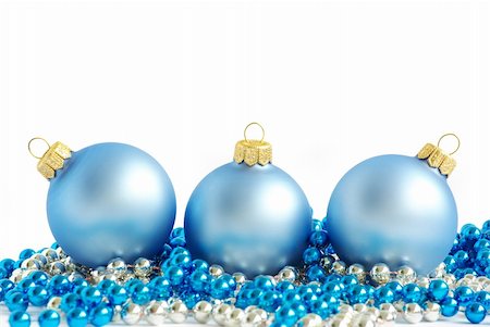 simsearch:400-04073863,k - blue christmas balls  isolated on a white Photographie de stock - Aubaine LD & Abonnement, Code: 400-04768086