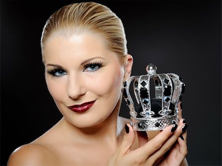 simsearch:400-04420197,k - elegant queen female face with red shiny lips and black eye makeup. close-up. Stock Photo - Budget Royalty-Free & Subscription, Code: 400-04768729