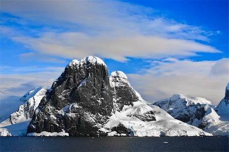simsearch:400-04900502,k - Beautiful snow-capped mountains against the blue sky Stockbilder - Microstock & Abonnement, Bildnummer: 400-04760155