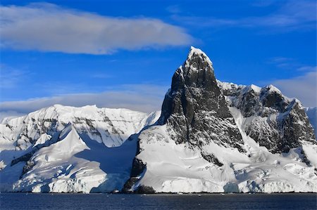 simsearch:400-04900502,k - Beautiful snow-capped mountains against the blue sky Stockbilder - Microstock & Abonnement, Bildnummer: 400-04760153