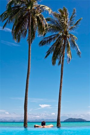 simsearch:841-06807146,k - Man watching the ocean from a swimming pool . Ko phi phi island. Photographie de stock - Aubaine LD & Abonnement, Code: 400-04762524