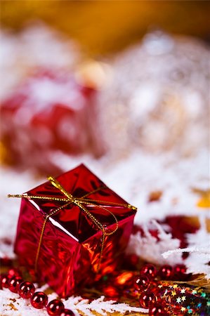 round ornament hanging of a tree - Christmas Stock Photo - Budget Royalty-Free & Subscription, Code: 400-04763146