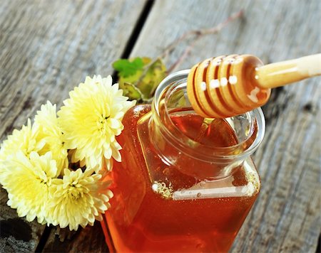 Honey bee on a white background Fotografie stock - Microstock e Abbonamento, Codice: 400-04763286