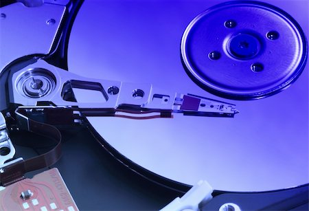 Close up of modern opened hard disk drive Foto de stock - Royalty-Free Super Valor e Assinatura, Número: 400-04763332