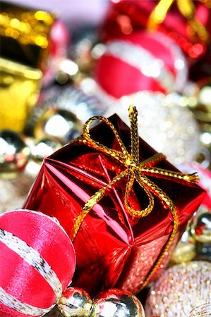simsearch:400-05177023,k - Christmas gift box and garland, shallow depth of field Stock Photo - Budget Royalty-Free & Subscription, Code: 400-04763575