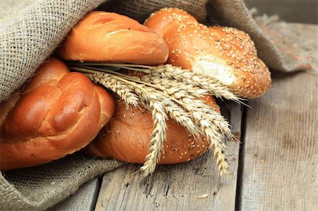 Freshly baked bread Fotografie stock - Microstock e Abbonamento, Codice: 400-04774028