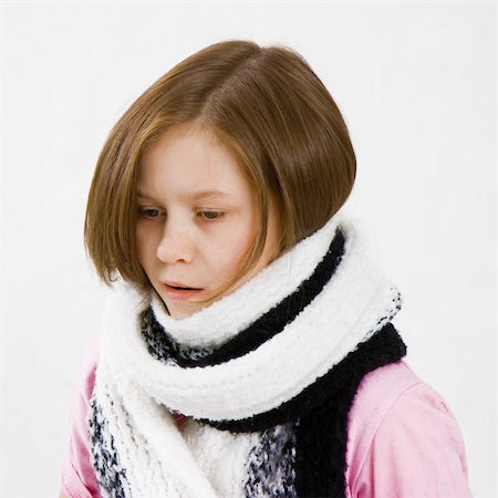 simsearch:400-06885115,k - Teen girl wearing a scarf Photographie de stock - Aubaine LD & Abonnement, Code: 400-04774599