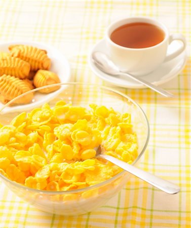 simsearch:400-04866989,k - Healty breakfast  with corn flakes, cookies and tea Stockbilder - Microstock & Abonnement, Bildnummer: 400-04775280