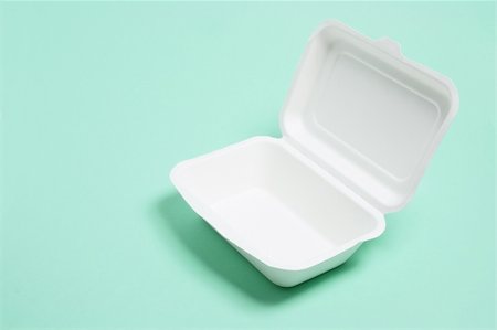 polystyrène - Polystyrene Food Box on Green Background Foto de stock - Super Valor sin royalties y Suscripción, Código: 400-04775892